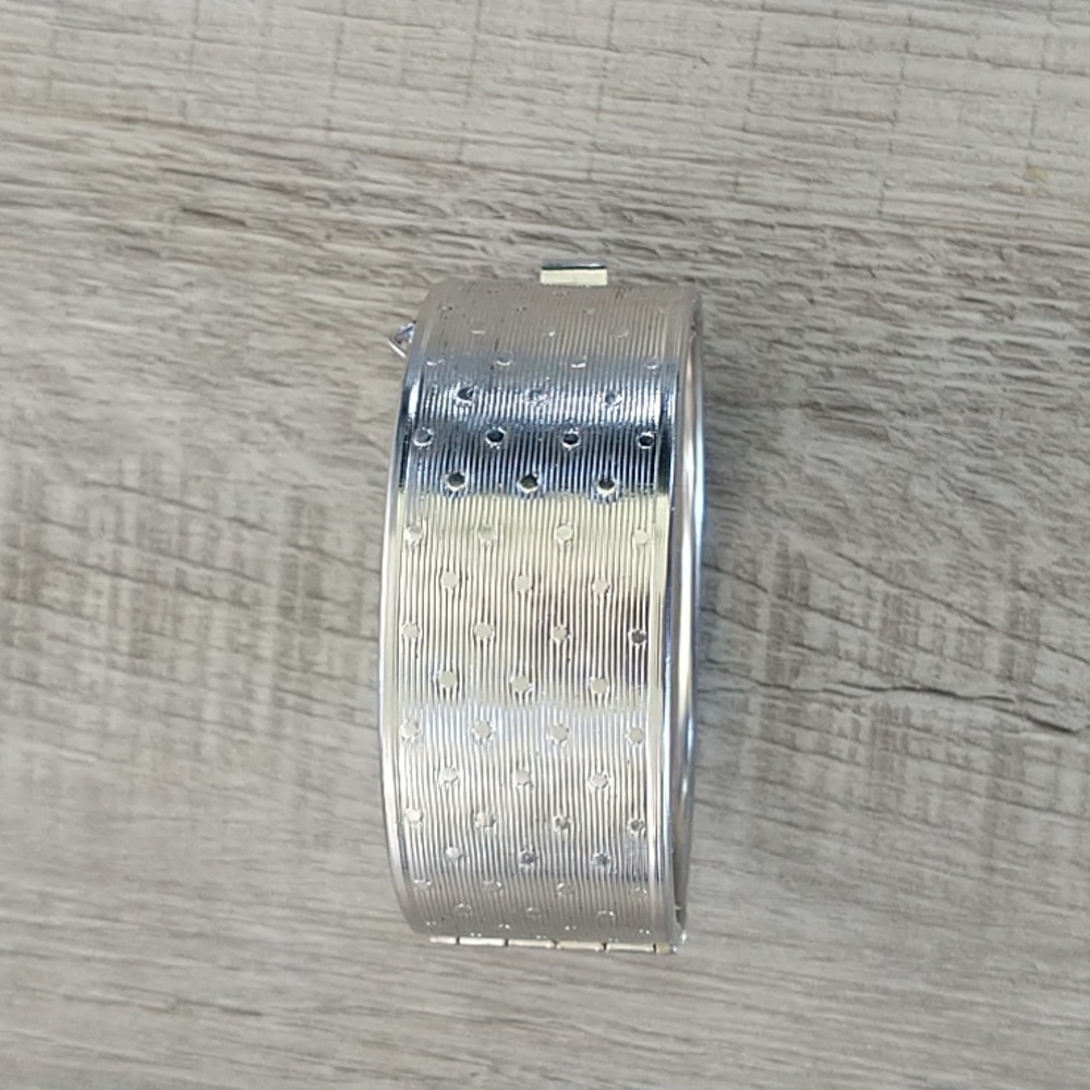 Silver metal 1" wide cuff bracelet